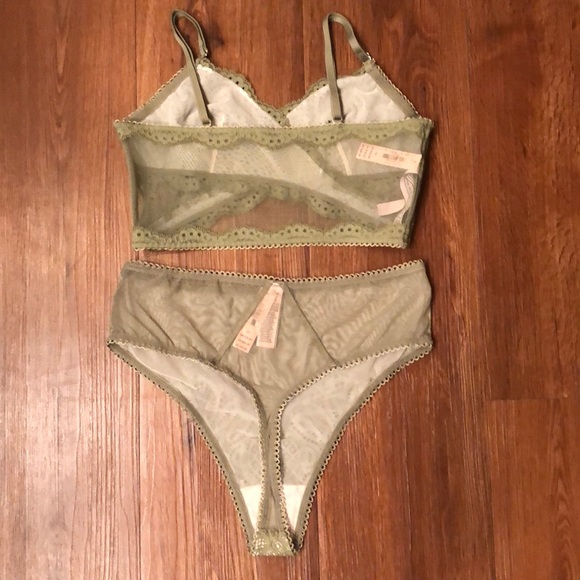 Victoria’s Secret bralette & thong set size Small - Picture 3 of 3